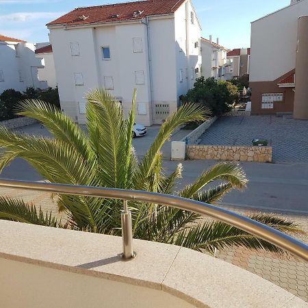 Apartment Novalja 4+2 エクステリア 写真
