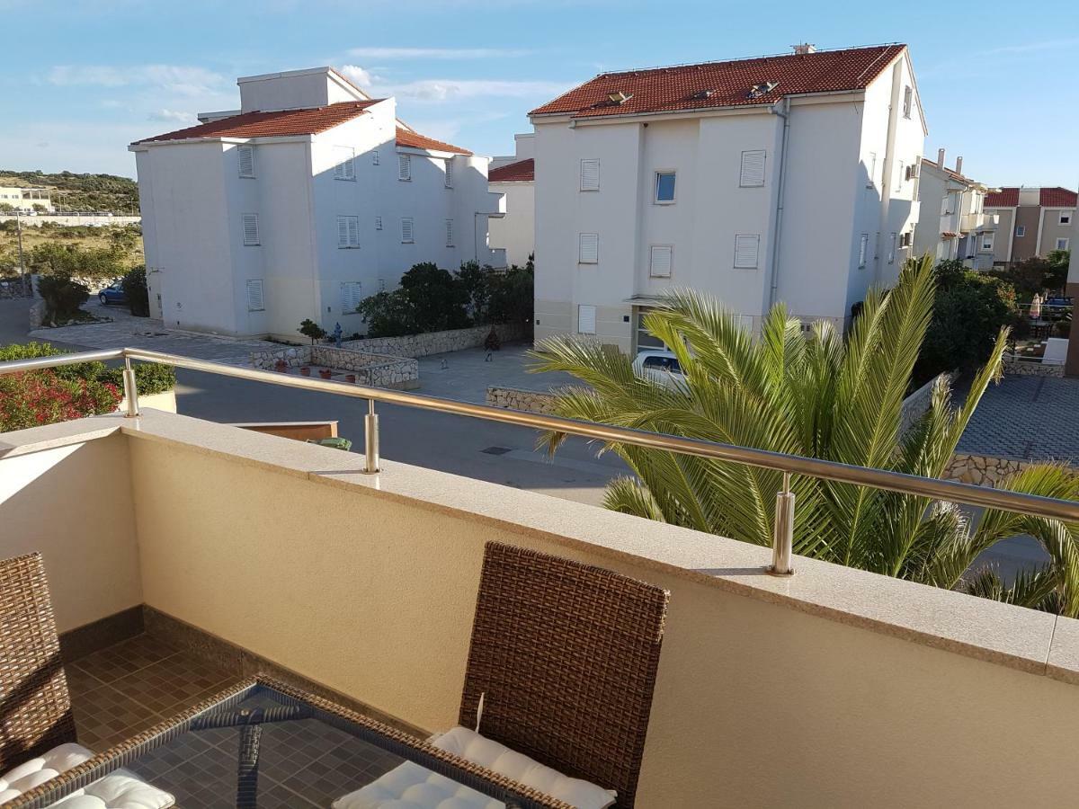 Apartment Novalja 4+2 エクステリア 写真